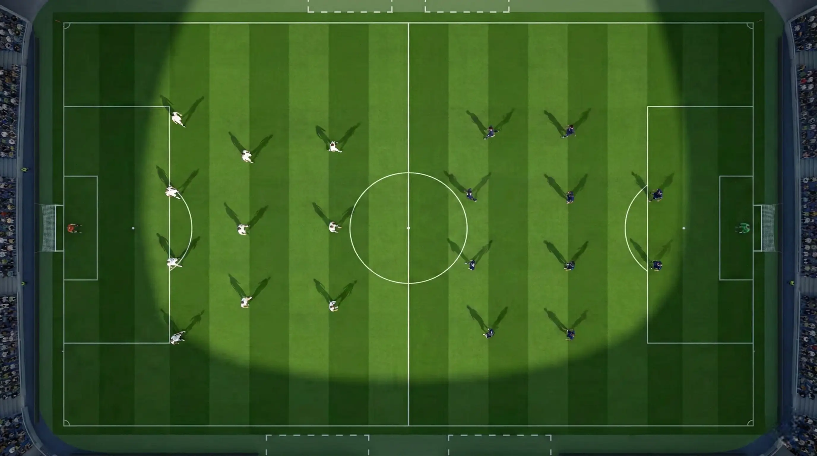 Vista aérea de campo de futebol mostrando duas equipas em formação tática antes do início do jogo